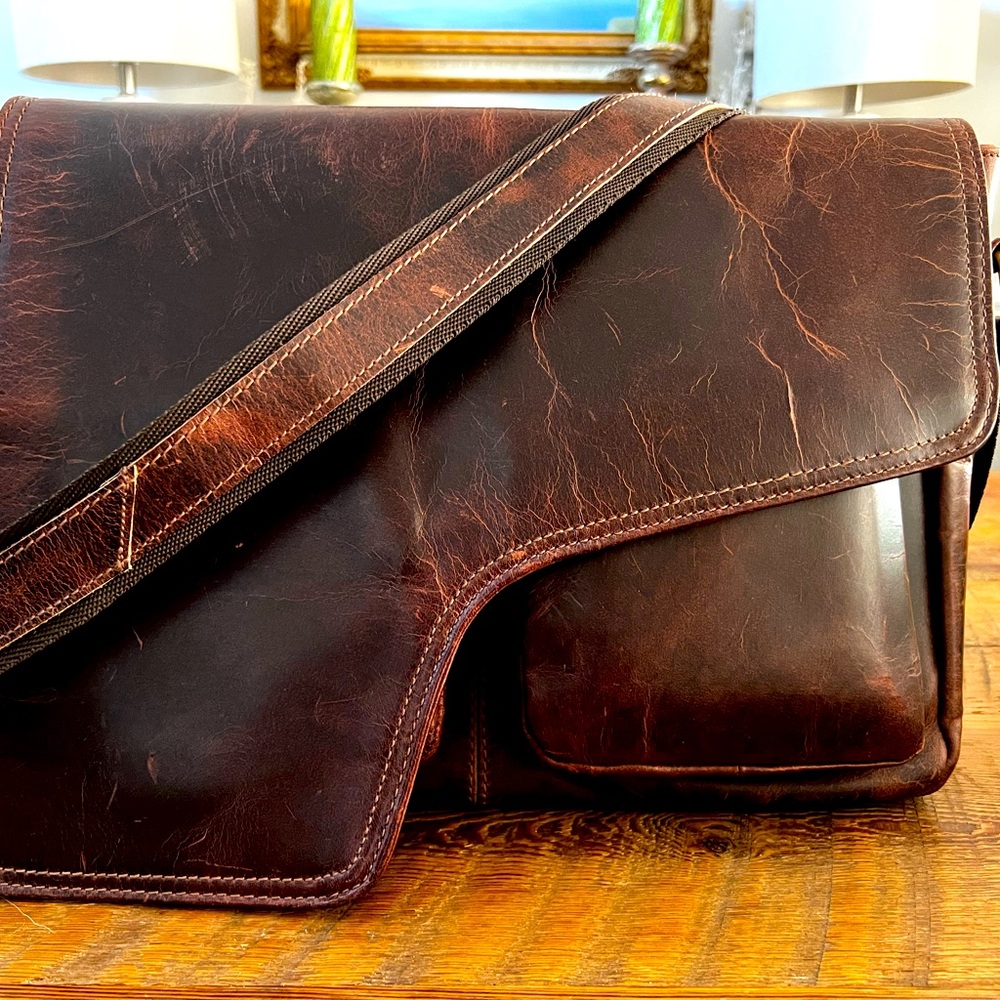 Used Kodiak Leather BUFFALO LEATHER MESSENGER Bag